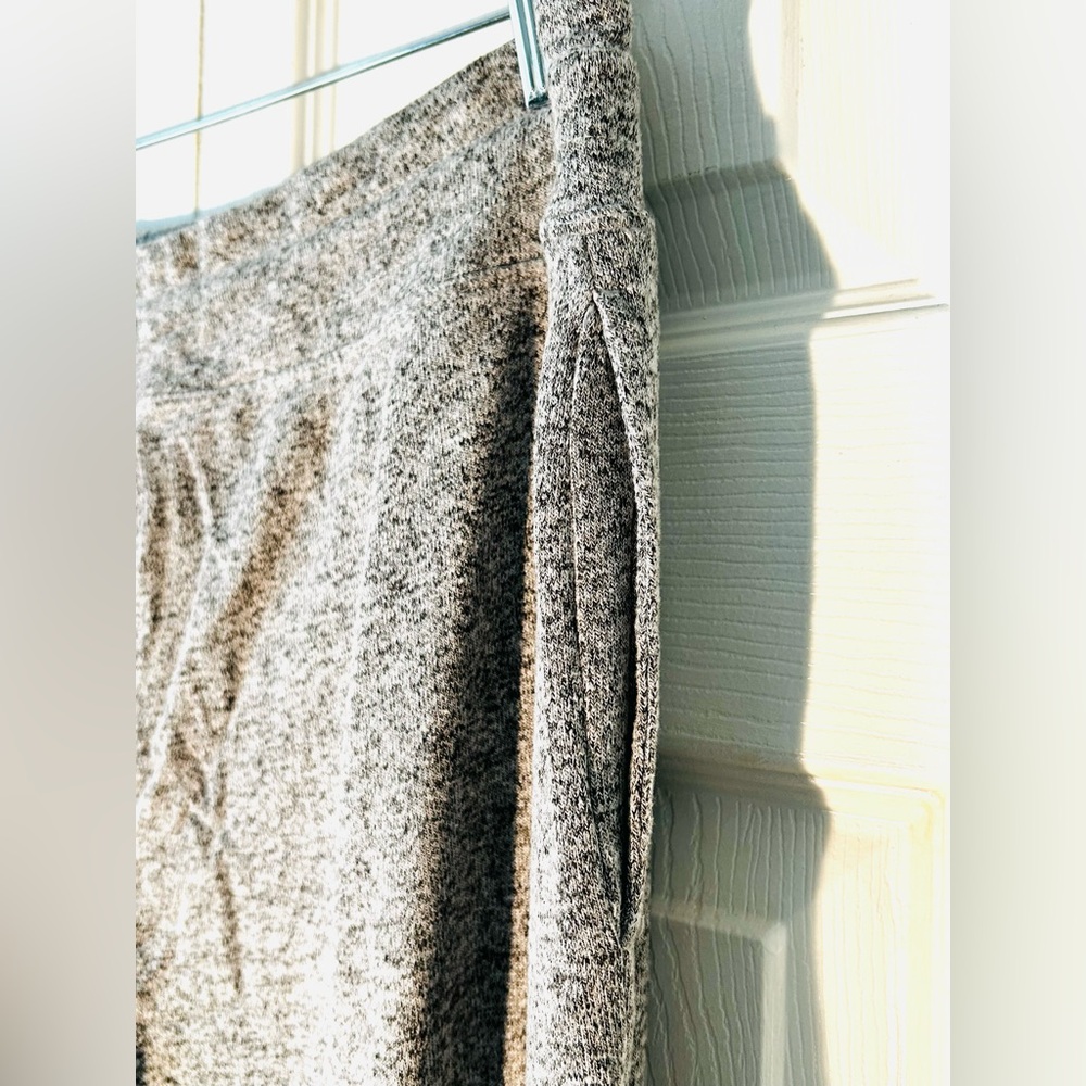 Cuddl Duds Women's Heather Gray Knit Joggers - Picture 3 of 5